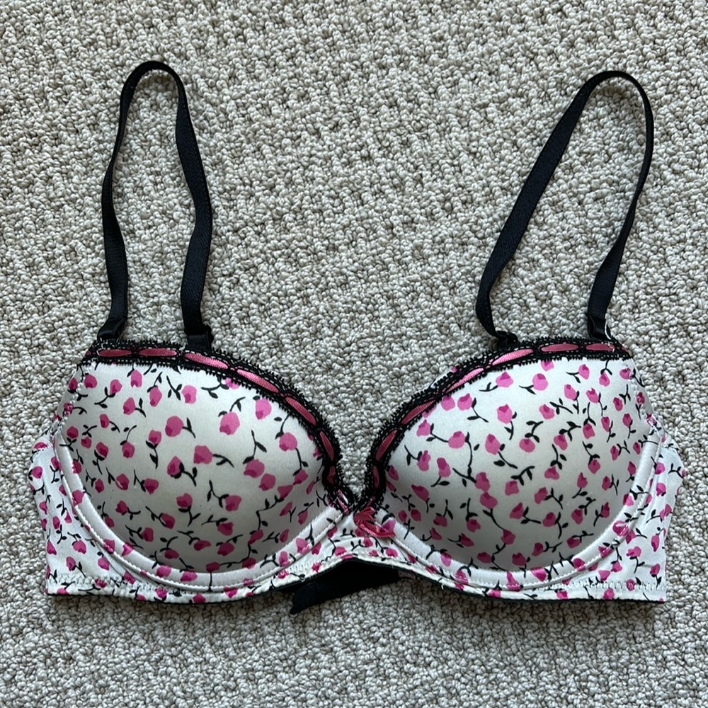 Victoria’s Secret “Sexy Little Things” push-up bra 32C